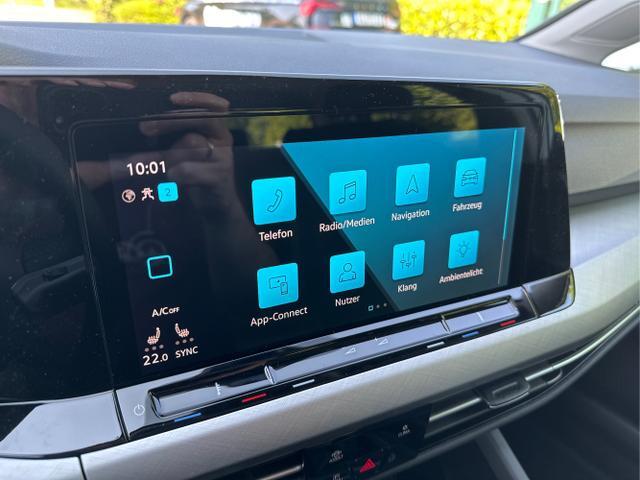 Volkswagen Golf LIFE LED+SHZ+ACC+PDC+KAMERA+PARK ASSIST ...