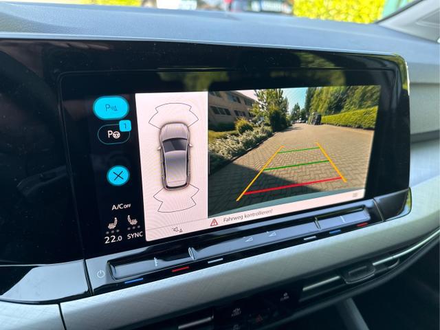 Volkswagen Golf LIFE LED+SHZ+ACC+PDC+KAMERA+PARK ASSIST ...