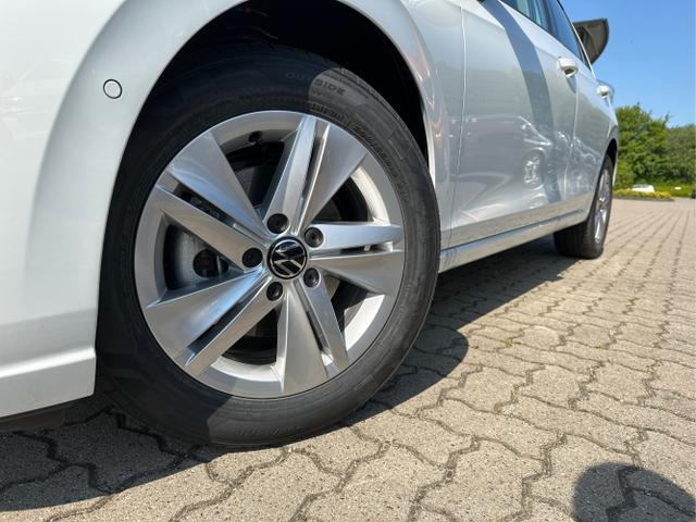 Volkswagen Golf LIFE LED+SHZ+ACC+PDC+KAMERA+PARK ASSIST ...