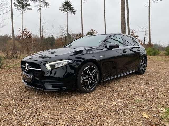 Mercedes-Benz A-Klasse Edition,AMG,LED,Pano Dak, MBUX,Night Pack,Camera