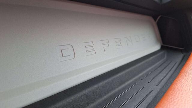 Land Rover Defender 3.0 D MHEV 110 D200 S