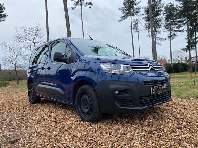 Citroen Berlingo Automaat,Airco,Camera,DAB,Parkeersensoren,Cruise.