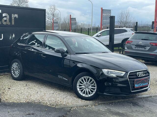 Audi A3 1.6 TDi S tronic / Toit panoramique /Capt. Av. Ar.
