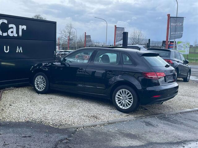 Audi A3 1.6 TDi S tronic / Toit panoramique /Capt. Av. Ar.