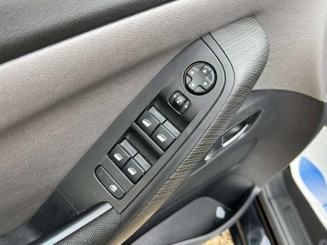 Citroen C4 PICASSO 1.2PureTech Intensive NAVI/CAM/BLUETOOT/1AN TOTALE