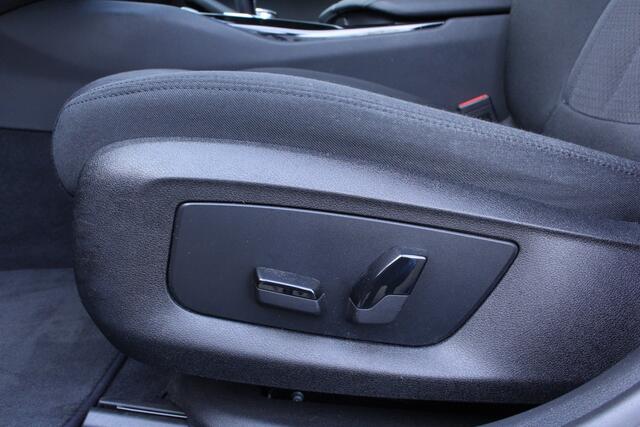 BMW 5-Serie Touring 520i Executive NAVI LED STOELVW CAMERA LED '18