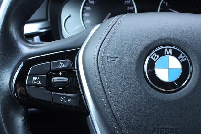 BMW 5-Serie Touring 520i Executive NAVI LED STOELVW CAMERA LED '18