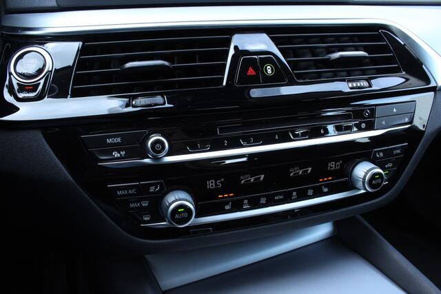 BMW 5-Serie Touring 520i Executive NAVI LED STOELVW CAMERA LED '18