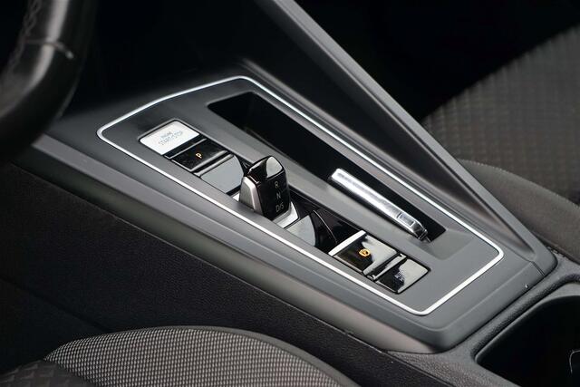 Volkswagen Golf 2.0 SCR TDi Active DSG NAVI-CAMERA-LED-COCKPIT