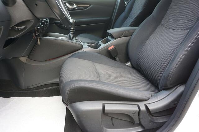 Nissan Qashqai 1.5 dCi 2WD Airco-Navi-Camera-PDC-100dkm-Garantie