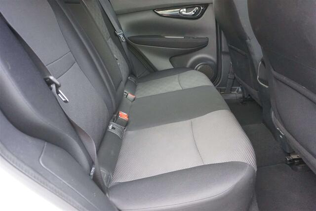 Nissan Qashqai 1.5 dCi 2WD Airco-Navi-Camera-PDC-100dkm-Garantie