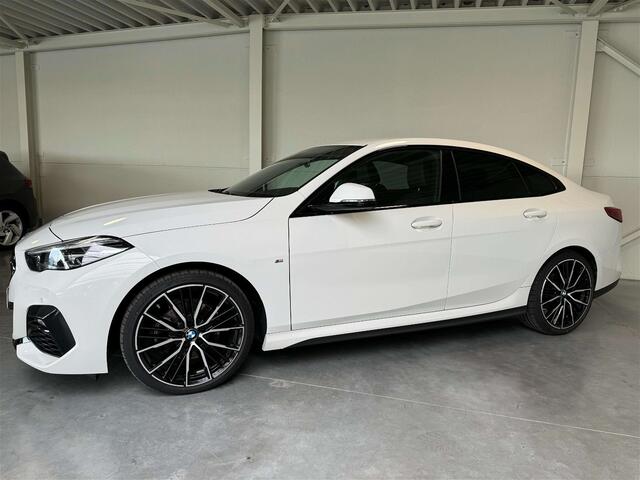 BMW 2-Serie 218iA- M-Pakket - Apple CarPLay - LED - 19