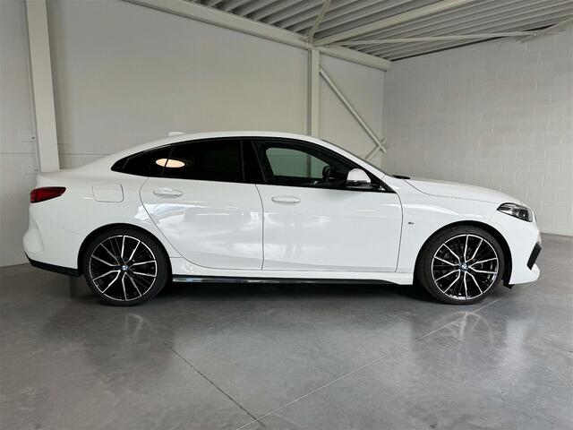 BMW 2-Serie 218iA- M-Pakket - Apple CarPLay - LED - 19