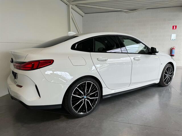 BMW 2-Serie 218iA- M-Pakket - Apple CarPLay - LED - 19
