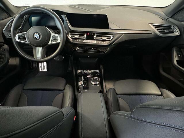 BMW 2-Serie 218iA- M-Pakket - Apple CarPLay - LED - 19