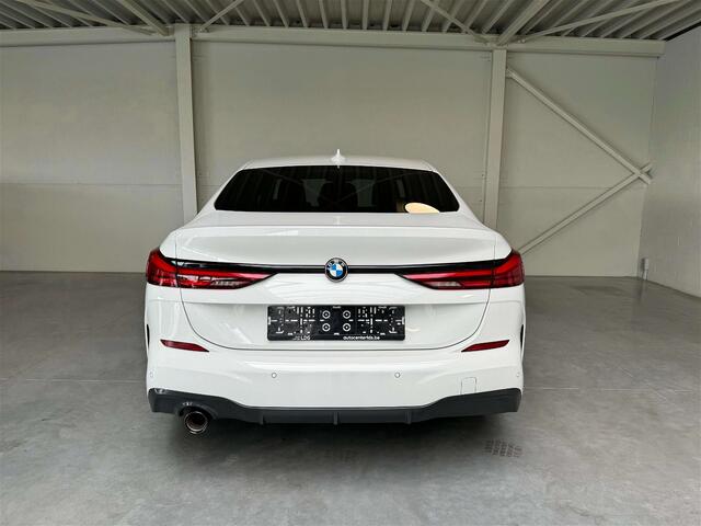 BMW 2-Serie 218iA- M-Pakket - Apple CarPLay - LED - 19
