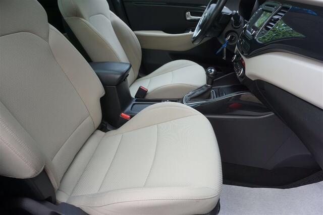 KIA Carens 1.7 CRDI Fusion Automaat-Navi-Pano-Airco-Garantie