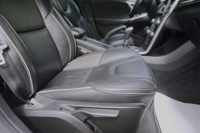 Volvo V40 2.0 D4 R-Design Navi-Camera-Airco- Pano- Garantie