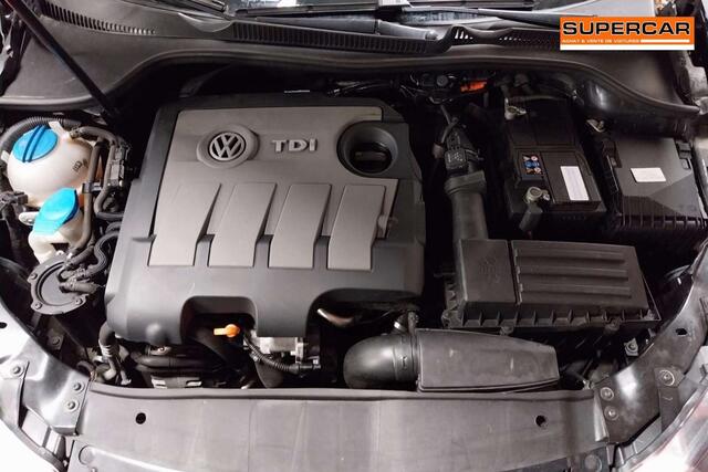 Volkswagen Golf 1.6  TDi Trendline DSG Navi  A/C  Bth  215X60M