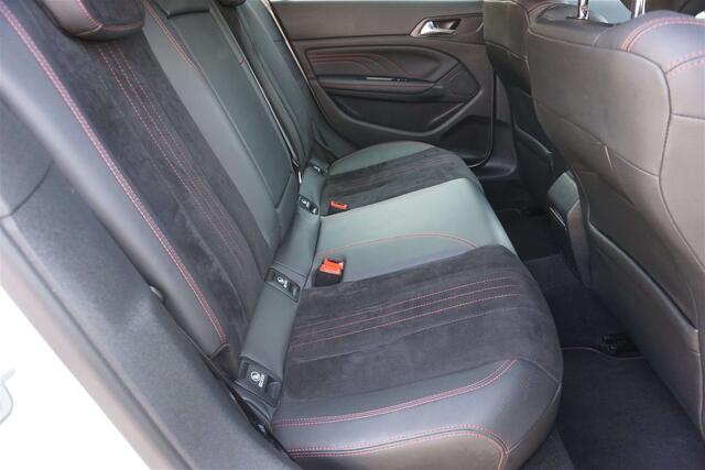 Peugeot 308 1.6PureTech GT Automaat-Nav-PDC-Alcantara-Garantie