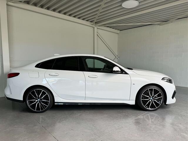 BMW 2-Serie 218i Gran Coup� - M-Pakket - LED - 19 velgen