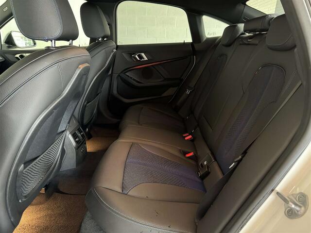 BMW 2-Serie 218i Gran Coup� - M-Pakket - LED - 19 velgen