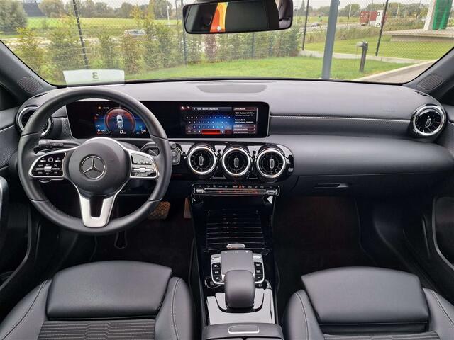 Mercedes-Benz A-Klasse  Launch Edition  Automaat  Navi  Widescreen