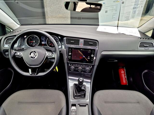 Volkswagen Golf 1.6 TDi Comfortline  PANO  NAVI  LED  CAMERA