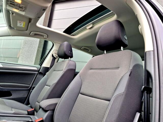 Volkswagen Golf 1.6 TDi Comfortline  PANO  NAVI  LED  CAMERA