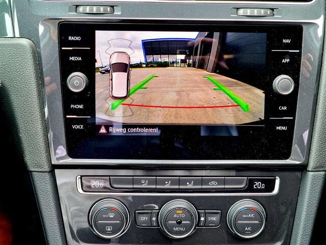 Volkswagen Golf 1.6 TDi Comfortline  PANO  NAVI  LED  CAMERA