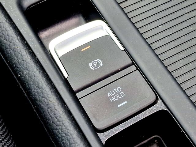 Volkswagen Golf 1.6 TDi Comfortline  PANO  NAVI  LED  CAMERA