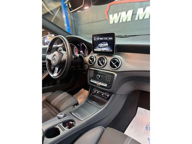 Mercedes-Benz CLA-Klasse da // Toit Pano // Camera