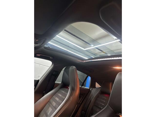 Mercedes-Benz CLA-Klasse da // Toit Pano // Camera