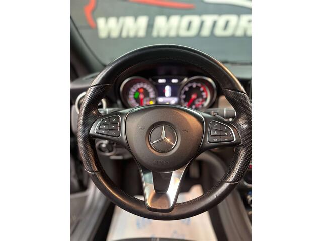 Mercedes-Benz CLA-Klasse da // Toit Pano // Camera