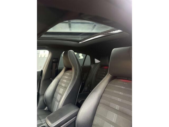 Mercedes-Benz CLA-Klasse da // Toit Pano // Camera