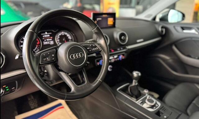 Audi A3 1.5TFSI 1er propri�taire garantie 12 mois