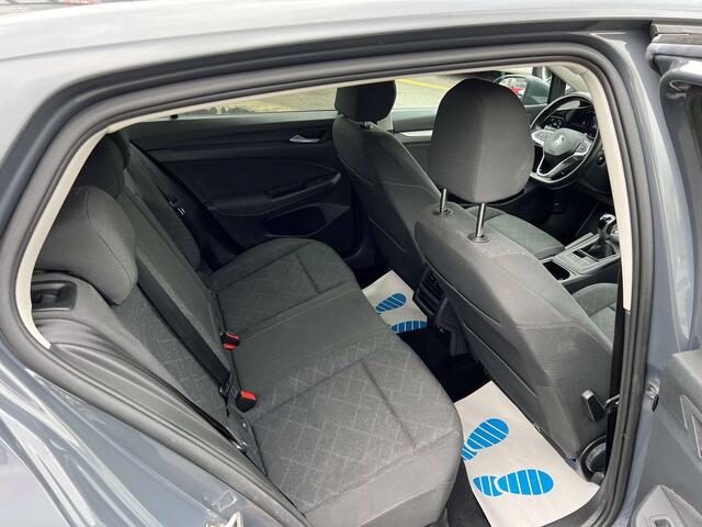 Volkswagen Golf 1.5 TSI LifeNAVIAndroidCarPlayUSBBTLED