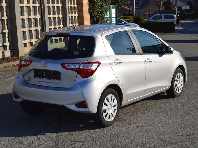 Toyota Yaris 1.5i Dual VVT-iE Y-oung