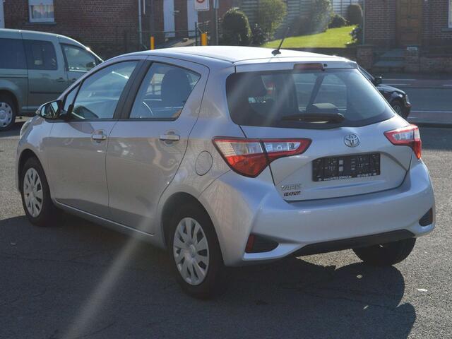 Toyota Yaris 1.5i Dual VVT-iE Y-oung