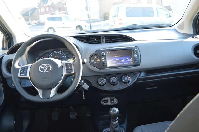 Toyota Yaris 1.5i Dual VVT-iE Y-oung