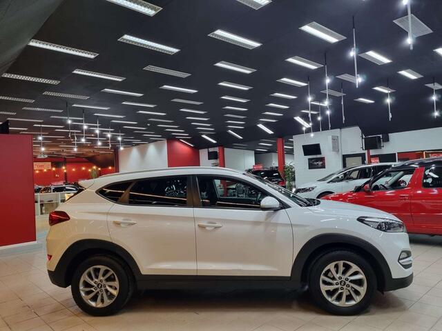 Hyundai Tucson blue 1.7 CRDi 2WD Intro EditionCAMERANAVIGATIE