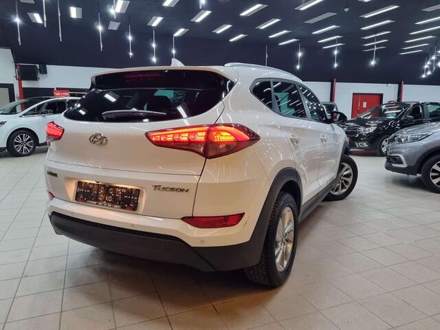 Hyundai Tucson blue 1.7 CRDi 2WD Intro EditionCAMERANAVIGATIE