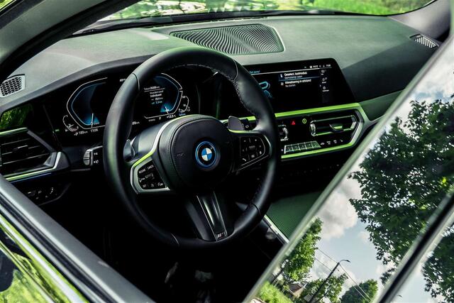 BMW 3-Serie 320 320e PHEV | M PACK | LEDER | SHADOW LINE | CAMERA