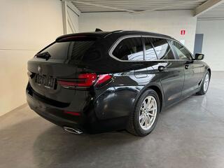 BMW 5-SERIE 518 dA MHEV 48V - LEDER - Trekhaak - Camera - enz...