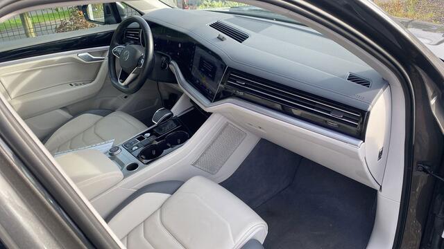 Volkswagen Touareg 3.0TDI V6 R-Line # FULL OPTIONS # TVA DEDUCTIBLE #