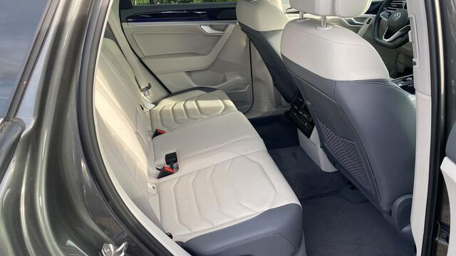 Volkswagen Touareg 3.0TDI V6 R-Line # FULL OPTIONS # TVA DEDUCTIBLE #