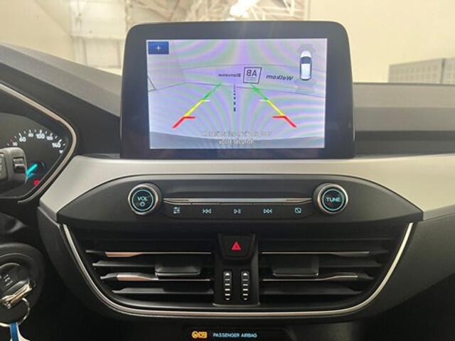 Ford Focus  Benzine 100pk - GPS 