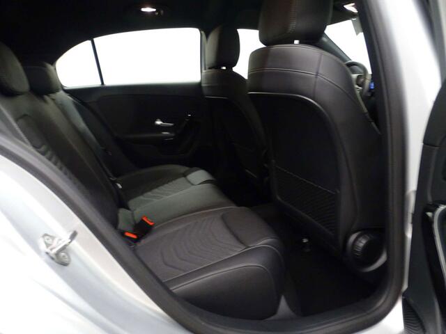 Mercedes-Benz A-Klasse 180 d 7GTRONIC FULL LED-NAVI-WIDESCREEN-PARKTRONIC