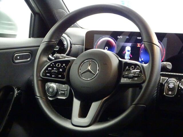 Mercedes-Benz A-Klasse 180 d 7GTRONIC FULL LED-NAVI-WIDESCREEN-PARKTRONIC