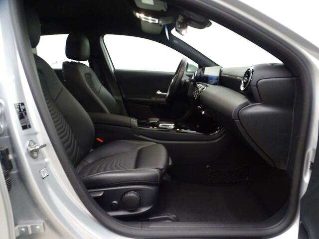 Mercedes-Benz A-Klasse 180 d 7GTRONIC FULL LED-NAVI-WIDESCREEN-PARKTRONIC